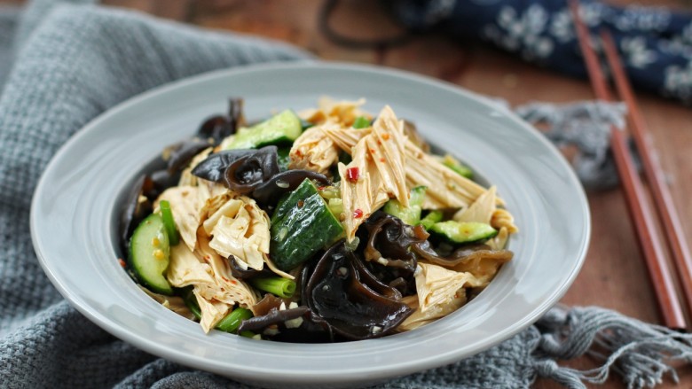 黄瓜腐竹拌木耳 