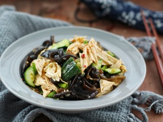 黄瓜腐竹拌木耳 