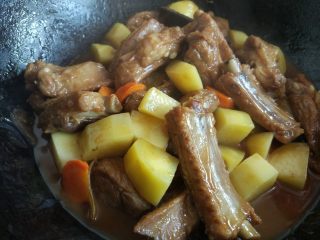 土豆烧排骨 