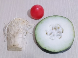 酸甜开胃～番茄金针菇冬瓜汤 