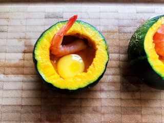 鹌鹑蛋鲜虾贝贝小南瓜盅 