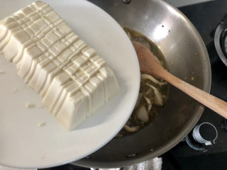 蘑菇炖豆腐 