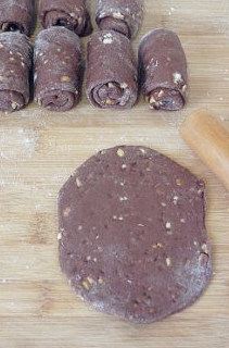 【可可果仁面包卷】 