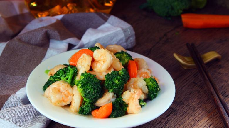 年味――宴客小炒西兰花炒虾仁 